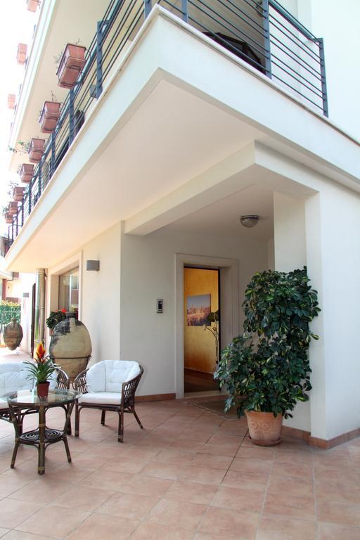 B&B Villa Il Sughero Monopoli Exterior photo